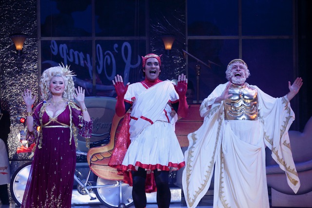 Juno (L) in Orpheus in the Underworld &copy; Lisa Tomasetti